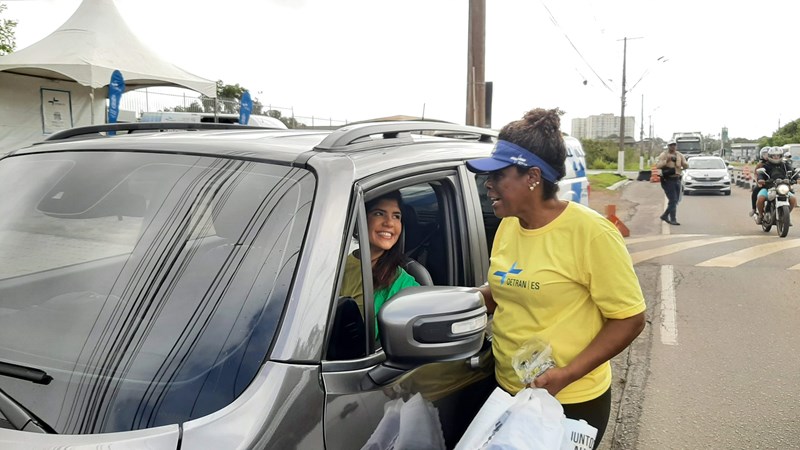 Detran|ES promove ação educativa no Dia do Motorista