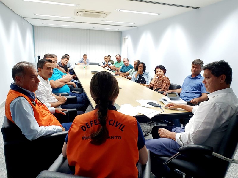 Governo recebe lideranças para buscar solução de inundações em Linhares
