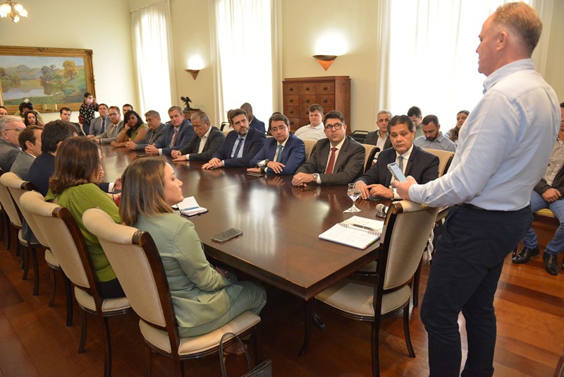 Renato Casagrande reúne secretariado no primeiro dia do novo mandato