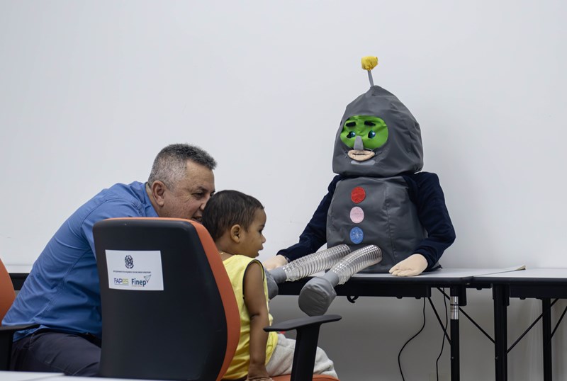Espírito Santo realiza primeiro teste de robô para auxiliar na terapia do Transtorno do Espectro Autista
