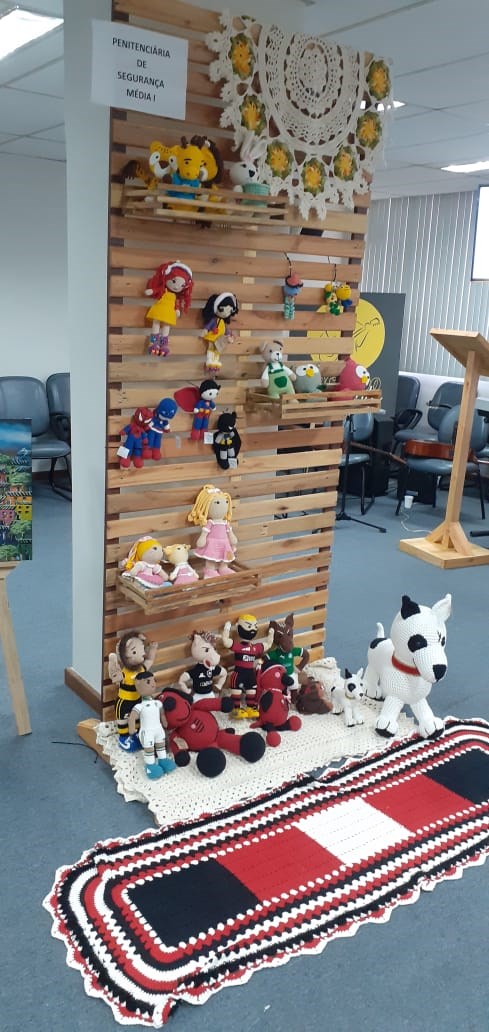 Artesanatos produzidos por internos do sistema prisional capixaba viram tema de exposição