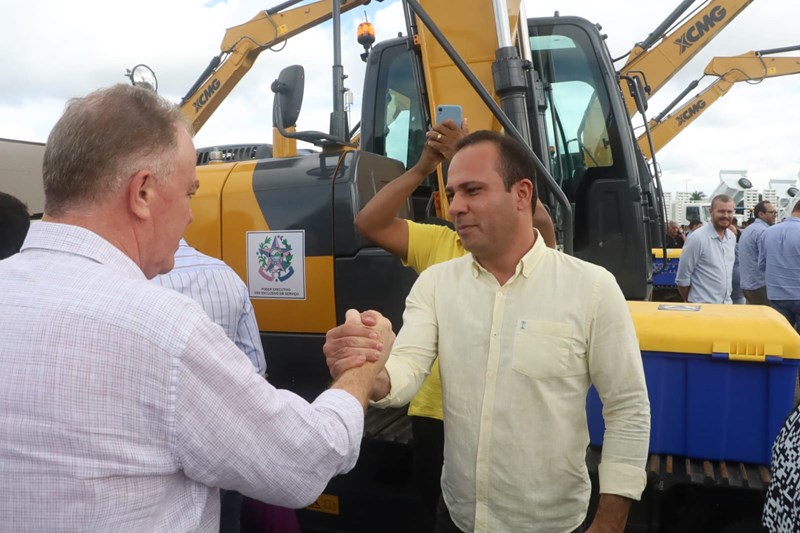 Governo do Estado realiza entrega de equipamentos agrícolas para 34 municípios