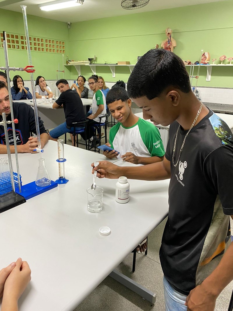 Reestruturação de laboratório em escola de Viana potencializa aulas práticas e dinâmicas