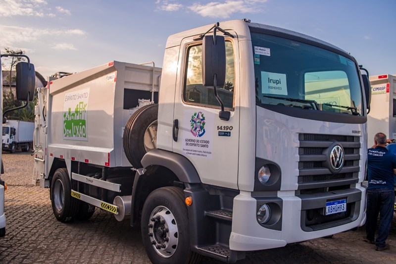 Municípios capixabas recebem 30 caminhões 0Km para coleta de lixo