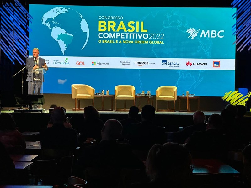 Governador participa de debate sobre economia verde em congresso