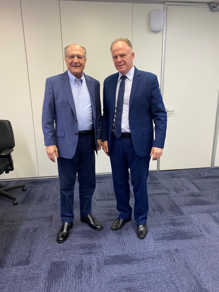 Governador Casagrande se reúne com vice-presidente eleito em Brasília