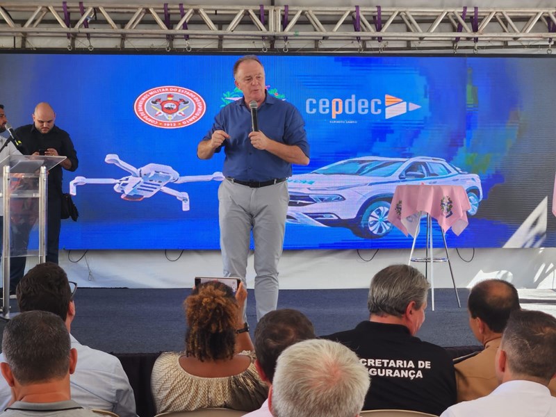 Governo do Estado entrega picapes e drones para Defesas Civis Municipais
