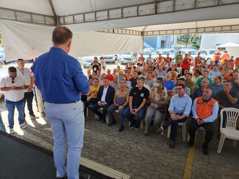 Governo do Estado entrega picapes e drones para Defesas Civis Municipais