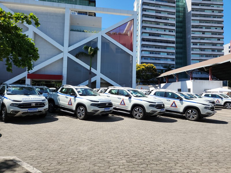 Governo do Estado entrega picapes e drones para Defesas Civis Municipais