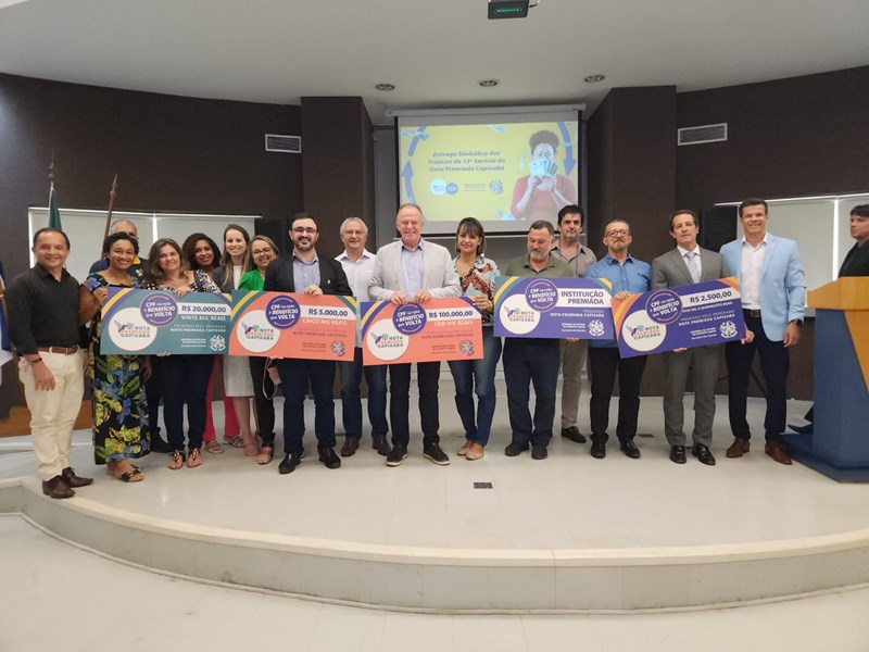 Governador realiza entrega de prêmios para sorteados do Nota Premiada Capixaba