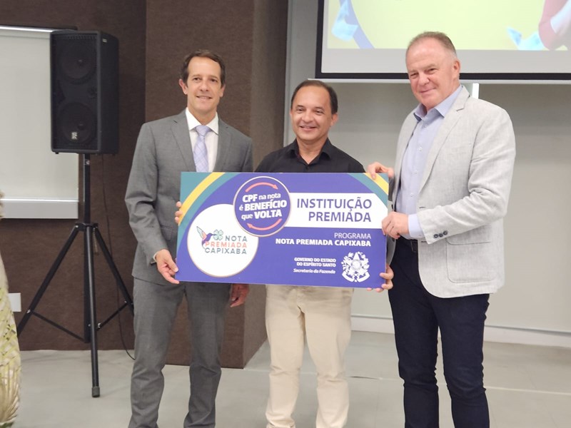 Governador realiza entrega de prêmios para sorteados do Nota Premiada Capixaba