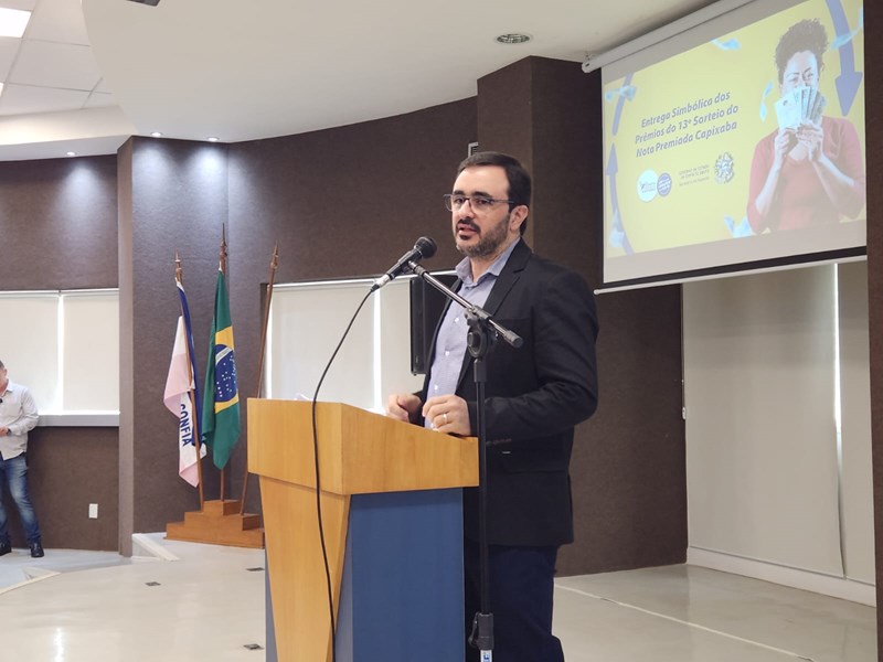 Governador realiza entrega de prêmios para sorteados do Nota Premiada Capixaba