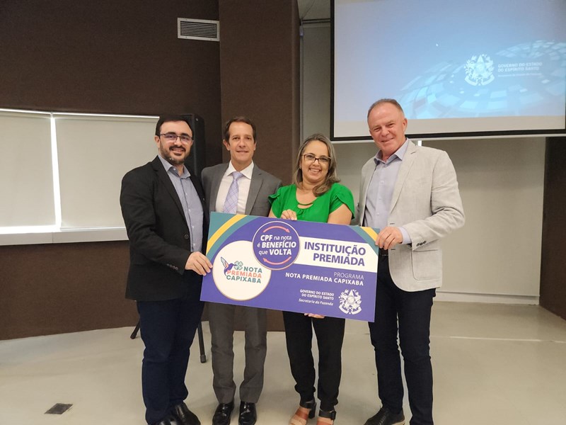 Governador realiza entrega de prêmios para sorteados do Nota Premiada Capixaba