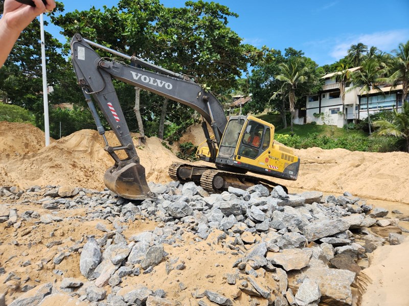 Governador visita obras de engordamento da Praia de Meaípe, em Guarapari