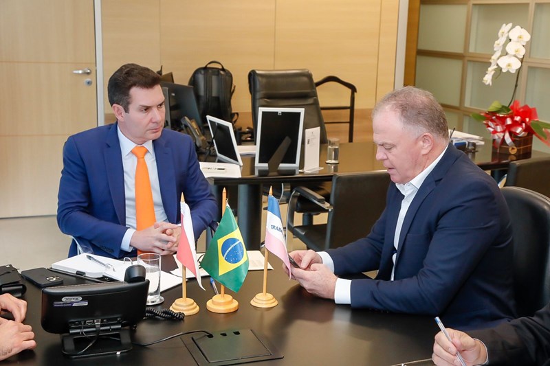 Casagrande apresenta projetos de macrodrenagem e habitação em reunião com ministro das Cidades
