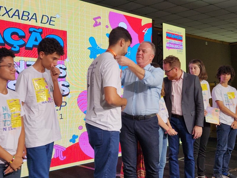 Cerimônia homenageia vencedores da Olimpíada Brasileira de Matemática das Escolas Públicas