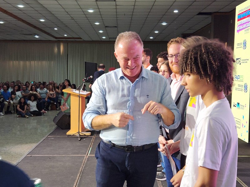 Cerimônia homenageia vencedores da Olimpíada Brasileira de Matemática das Escolas Públicas