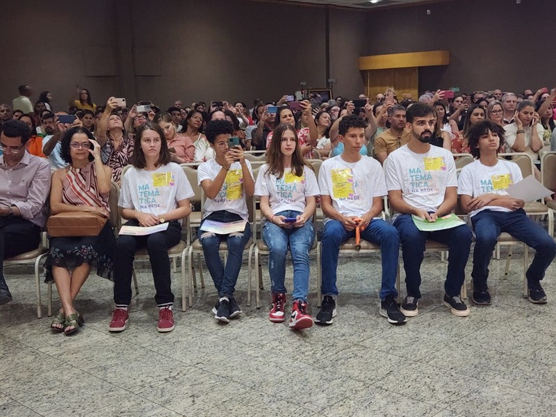Cerimônia homenageia vencedores da Olimpíada Brasileira de Matemática das Escolas Públicas
