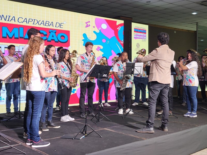 Cerimônia homenageia vencedores da Olimpíada Brasileira de Matemática das Escolas Públicas