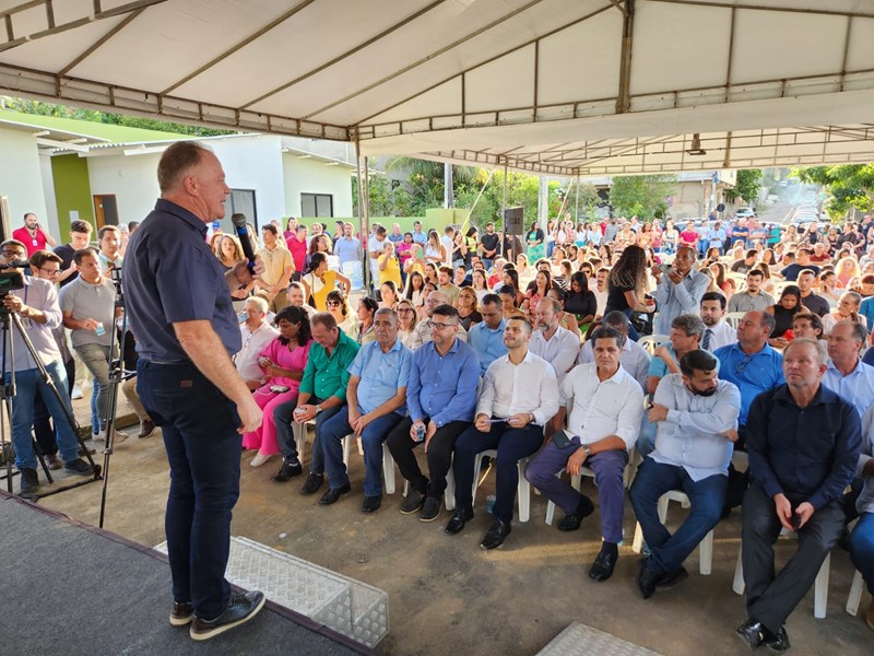 Governo entrega casas populares e anuncia novos investimentos em Viana