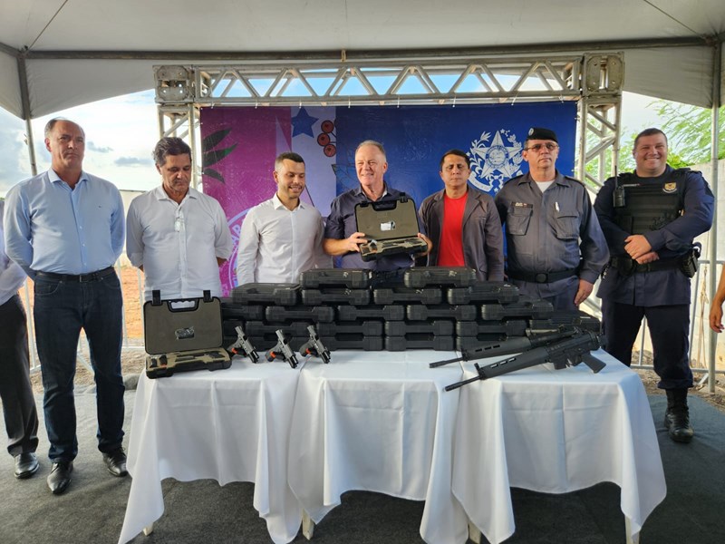 Governo entrega casas populares e anuncia novos investimentos em Viana