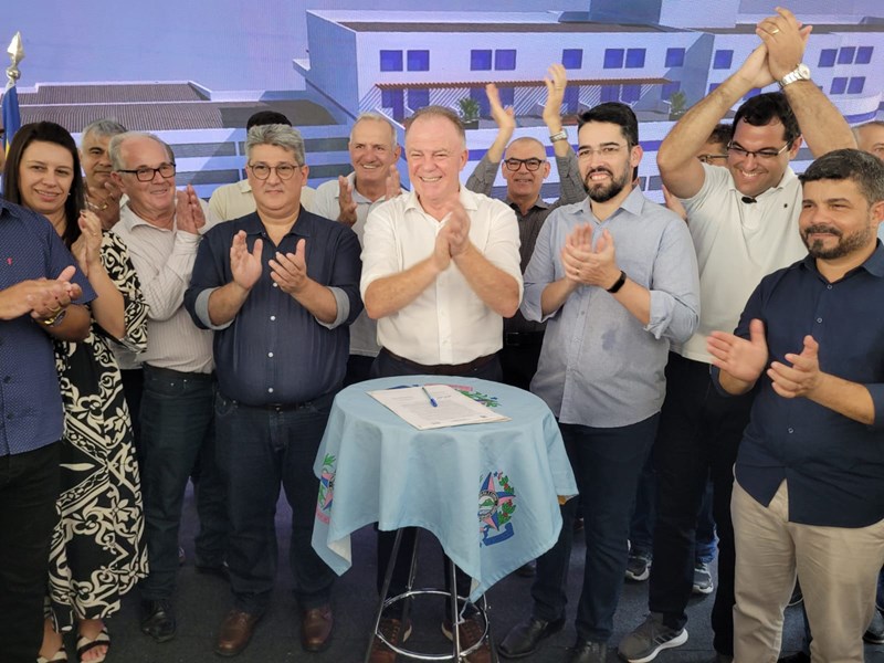 Casagrande inaugura obras e autoriza início de construção do Hospital do Câncer de Cachoeiro
