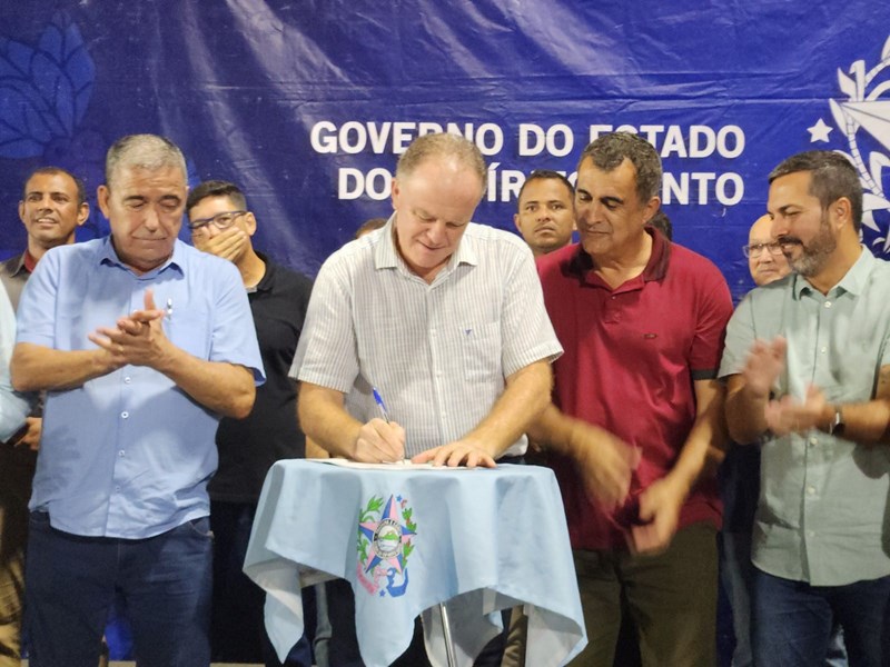 Governo entrega nova iluminação de estádio e recapeamento de ruas em Jaguaré