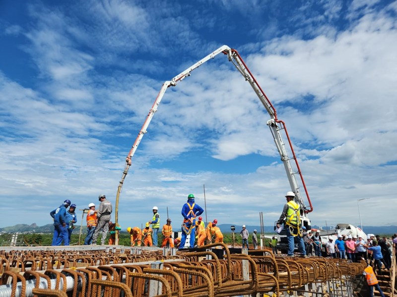 Governo avança obras do viaduto de Carapina e entrega novos ônibus do Transcol