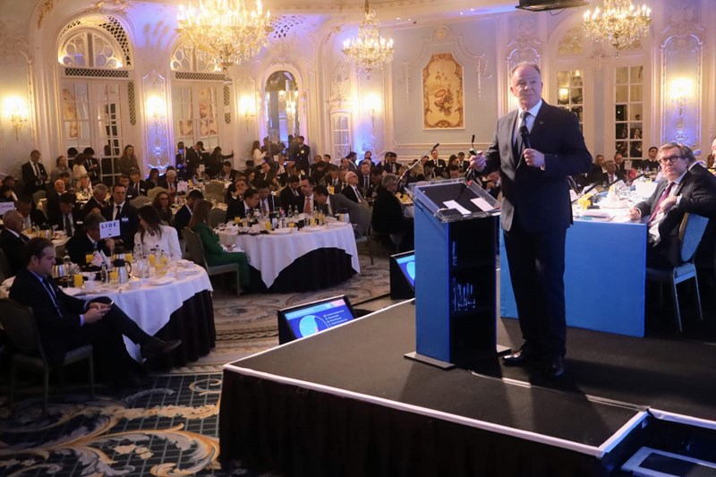 Casagrande fala sobre meio ambiente e potencialidades do Estado em evento na Inglaterra