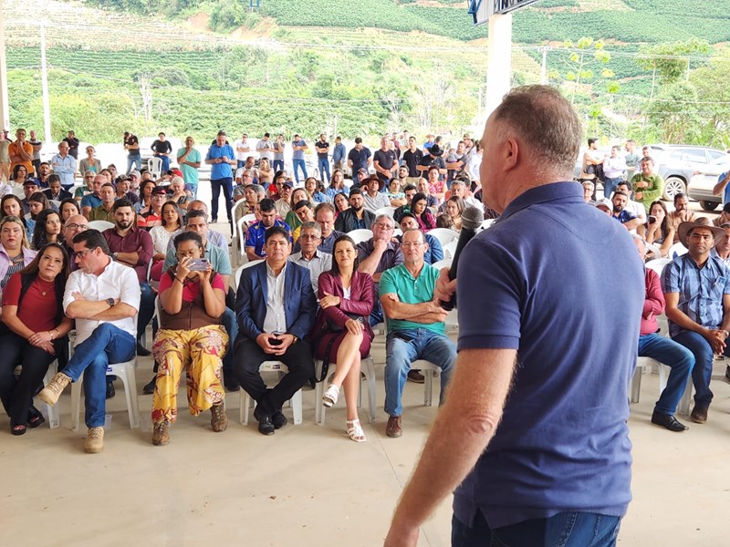 Governador inaugura obras de pavimentação asfáltica em Brejetuba