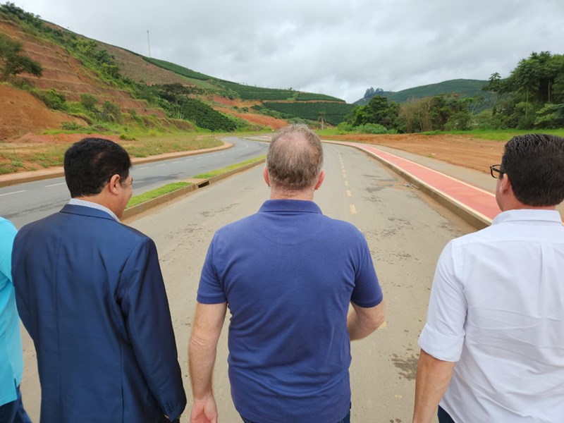 Governador inaugura obras de pavimentação asfáltica em Brejetuba