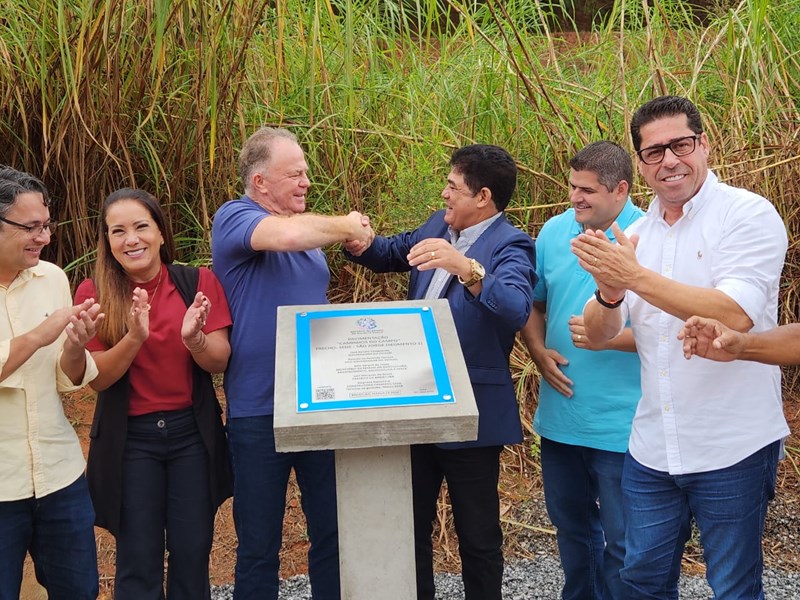 Governador inaugura obras de pavimentação asfáltica em Brejetuba