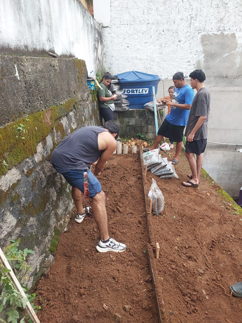 Fapes apoia projeto de hortas comunitárias em bairro de Vitória
