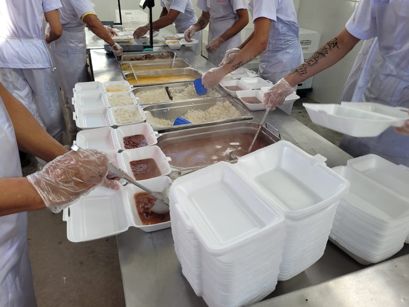 Governador visita cozinha integrada em funcionamento no Complexo de Xuri