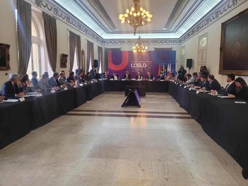 Casagrande debate reforma tributária em evento no Rio de Janeiro