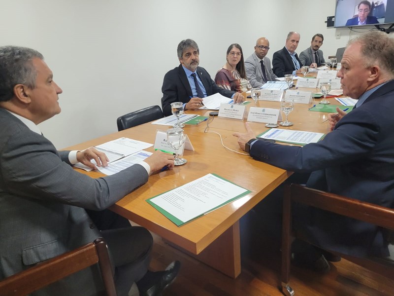 Casagrande indica investimentos federais prioritários no Espírito Santo