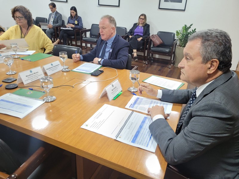 Casagrande indica investimentos federais prioritários no Espírito Santo
