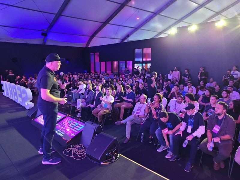 Governador do Estado visita feira de inovação em Vitória
