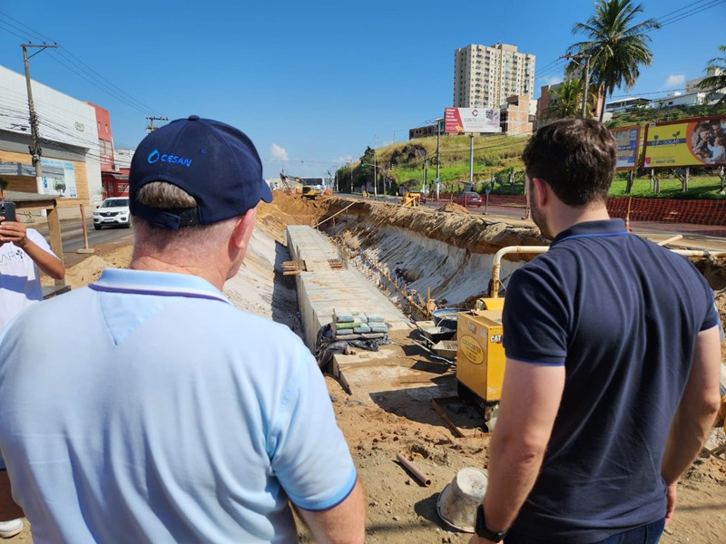 Governador inaugura quadra e visita obras de macrodrenagem em Vila Velha