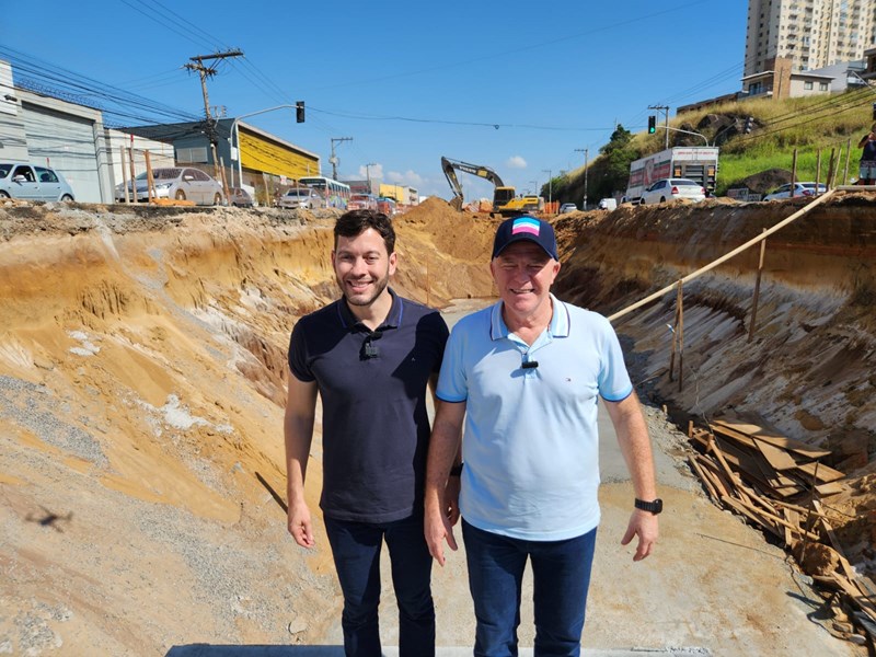 Governador inaugura quadra e visita obras de macrodrenagem em Vila Velha