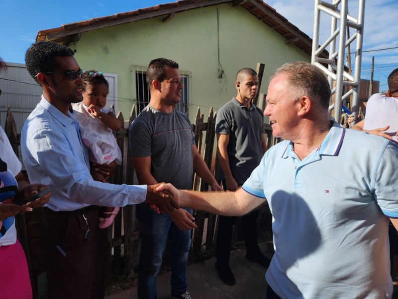 Governador inaugura quadra e visita obras de macrodrenagem em Vila Velha