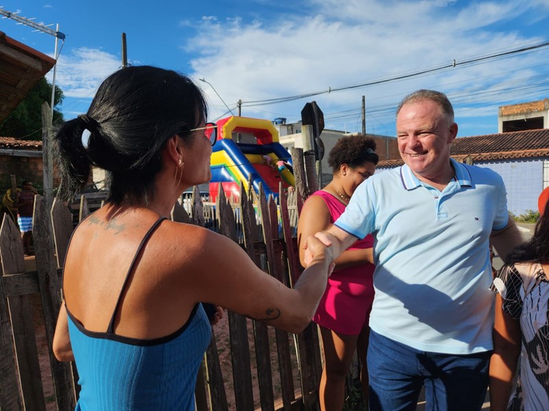 Governador inaugura quadra e visita obras de macrodrenagem em Vila Velha