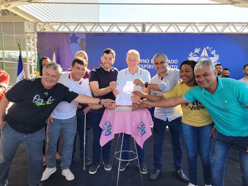 Governador inaugura quadra e visita obras de macrodrenagem em Vila Velha