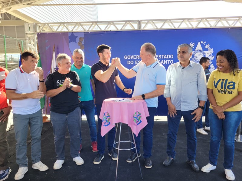 Governador inaugura quadra e visita obras de macrodrenagem em Vila Velha
