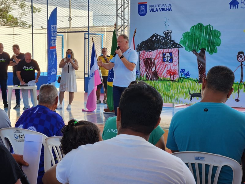Governador inaugura quadra e visita obras de macrodrenagem em Vila Velha