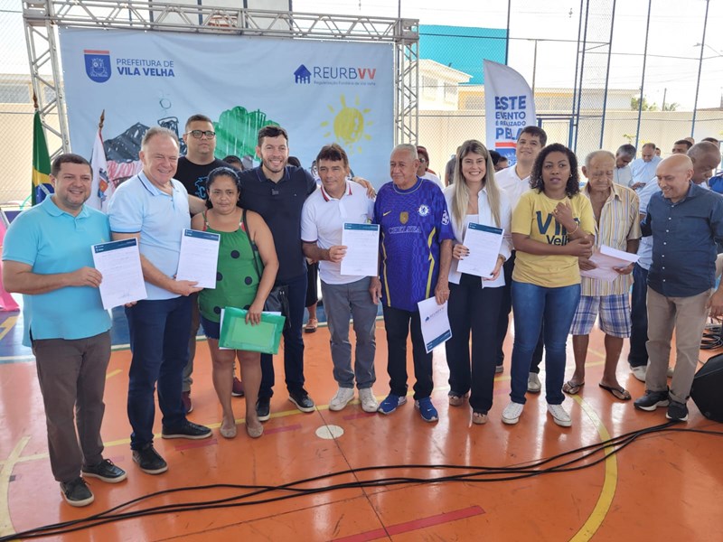 Governador inaugura quadra e visita obras de macrodrenagem em Vila Velha