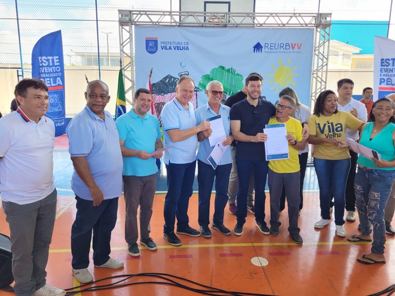 Governador inaugura quadra e visita obras de macrodrenagem em Vila Velha