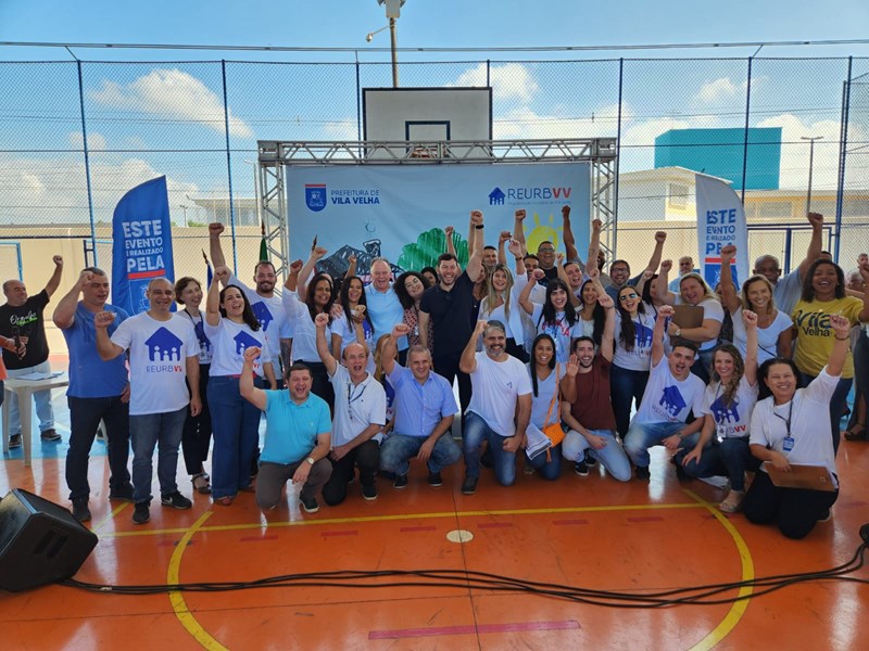 Governador inaugura quadra e visita obras de macrodrenagem em Vila Velha