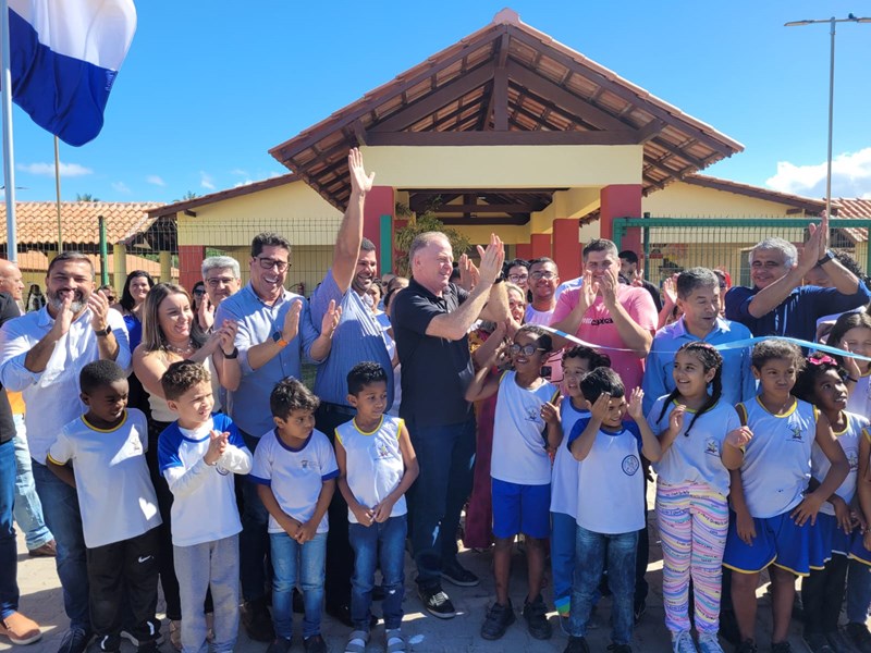 Governador entrega obras e anuncia novas ações em Conceição da Barra