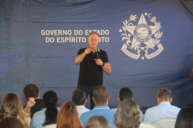 Governador anuncia obras de infraestrutura e casas populares em João Neiva
